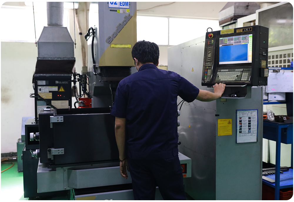 Advanced Mold & Tooling Engineering